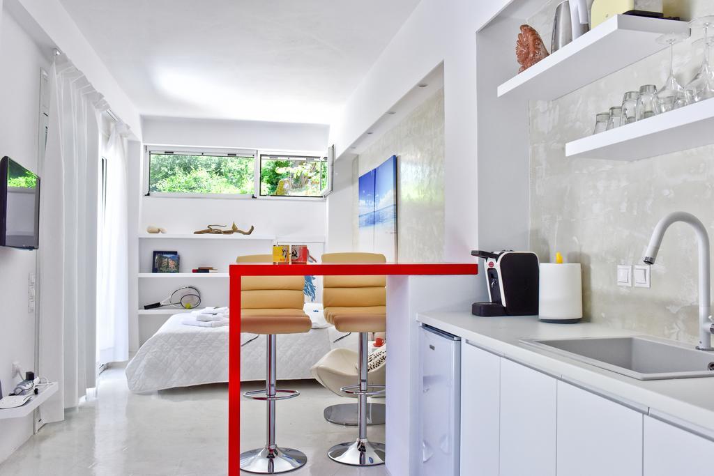 Mavres Luxury Studio Ágios Matthaíos Екстериор снимка